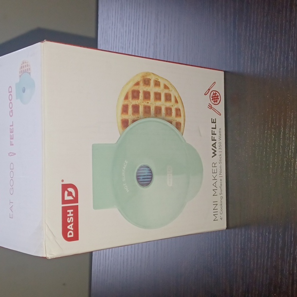 🟡 3 for $15 DASH MINI WAFFLE MAKER NWOT mint green/ aqua